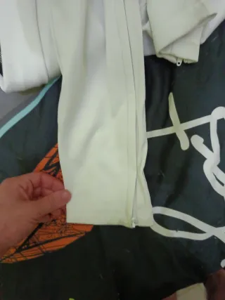 Pantalón Adidas blanco rayas negras