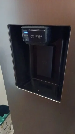 Nevera con dispensador de agua