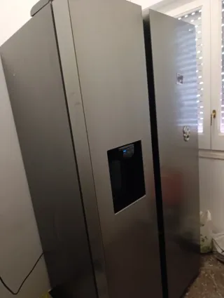 Nevera con dispensador de agua