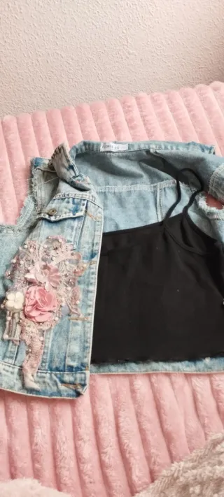 Chaqueta vaquera Forever 21 con apliques