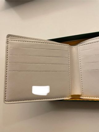 Portafoglio verde con scatola