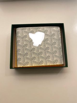 Portafoglio verde con scatola