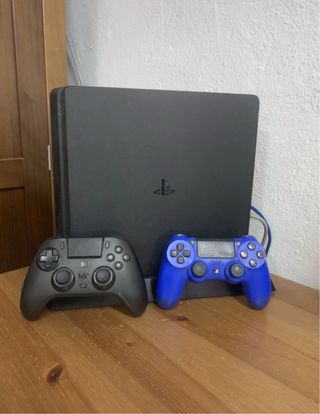 Consola PS4 Slim Negra + 3 Mandos