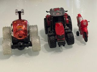 Lote Juguetes: Tractor, Coche, Moto