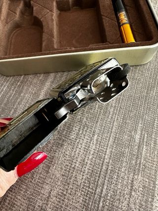 Accendino stile Zippo con decorazione egizia