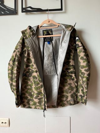Chaqueta Burton Gore-Tex con Capucha