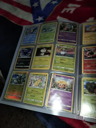 Cartas Pokémo  Precio negociable  25€ 30€ 45€