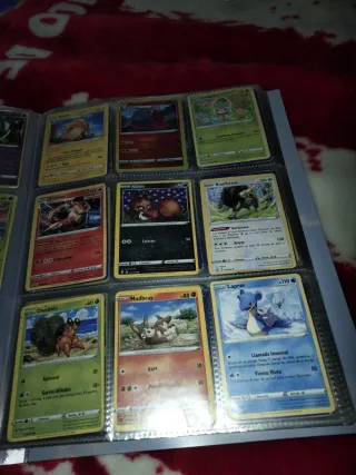 Cartas Pokémo  Precio negociable  25€ 30€ 45€