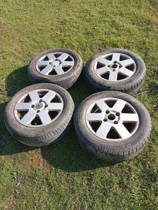 4 Llantas con neumáticos
