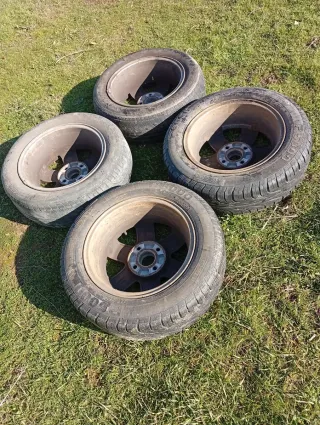4 Llantas con neumáticos