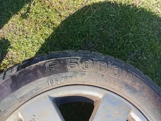 4 Llantas con neumáticos