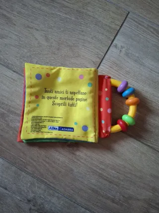 Libro morbido in stoffa con sonaglio