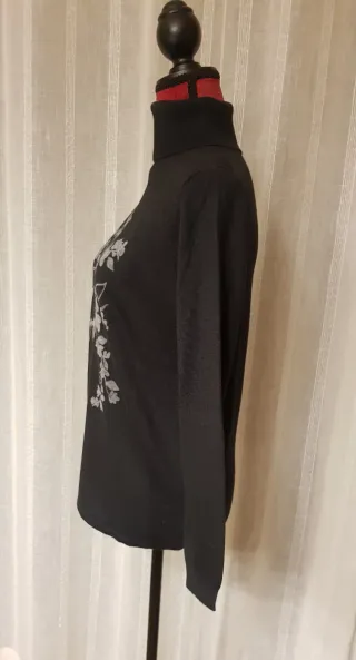 Jersey Escorpión negro estampado floral