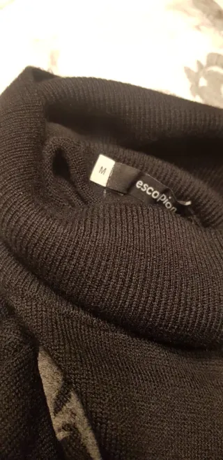 Jersey Escorpión negro estampado floral