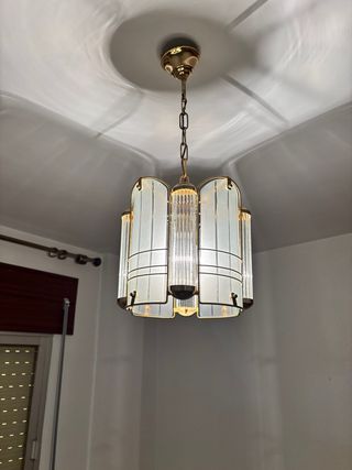 Lámpara colgante dorada y cristal