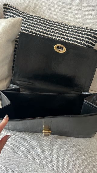 Bolso de mano de piel negro