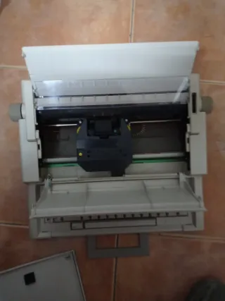 Máquina de escribir Olivetti Lettera E515