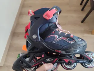 Conjunto Patines, Skate y Bolso Rojo