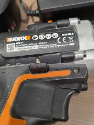 DESTORNILLADOR WORX 12V con cargador y batería.