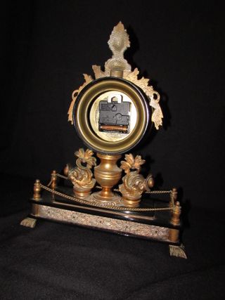 Antiguo Reloj de sobremesa dorado