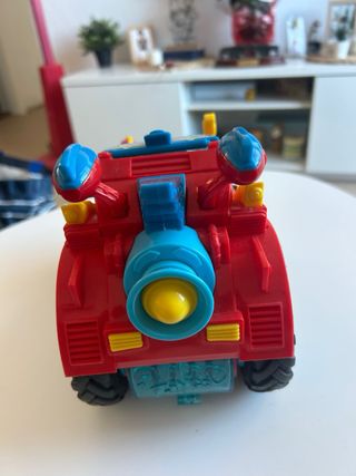 Coche SuperZings y diez muñecos