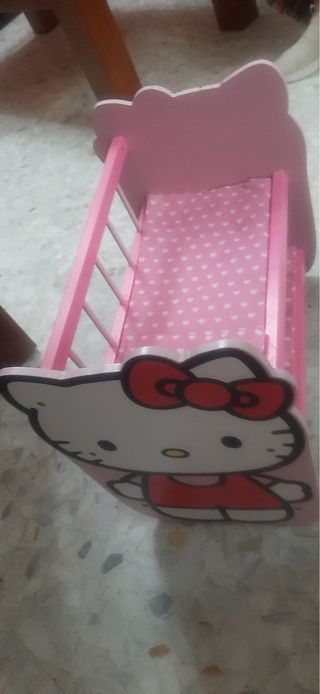 Cuna de Hello Kitty para muñecas