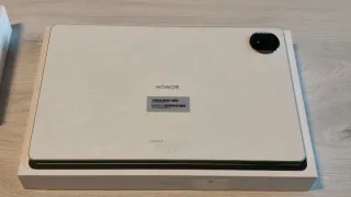 Honor MagicPad 2 y cargador oficial