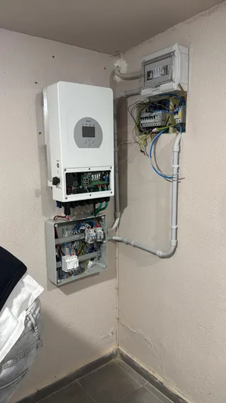 Proyectos Fotovoltaicos  Híbridos  Aisladas