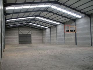 Nave industrial en venta en Valdepeñas