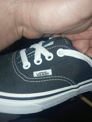 SOLO HOY!!Zapatillas Vans niño negras y blancas