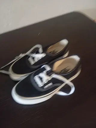 SOLO HOY!!Zapatillas Vans niño negras y blancas
