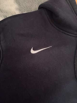Sudadera Nike Negra con Logo Bordado