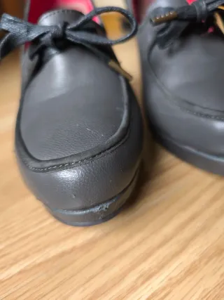 Zapatos de tacón de piel gris