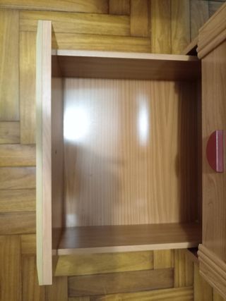 Escritorio de madera claro