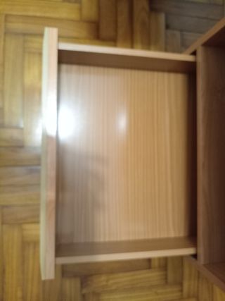 Escritorio de madera claro