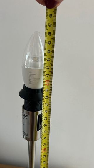 Lámpara de mesa Ikea metálica con bombilla