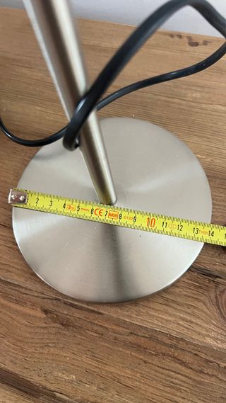 Lámpara de mesa Ikea metálica con bombilla