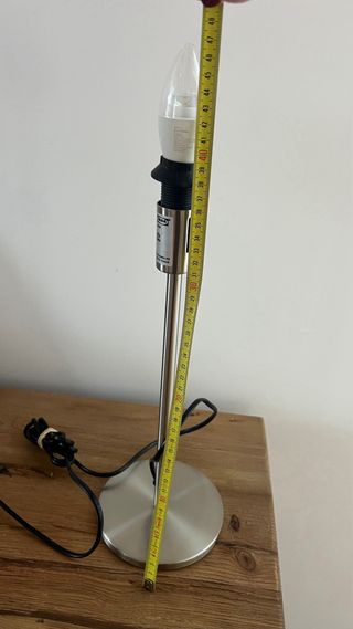Lámpara de mesa Ikea metálica con bombilla