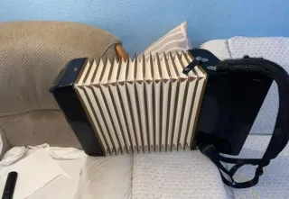 Fisarmonica Hohner Arietta 72 Bassi