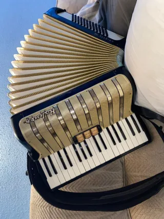 Fisarmonica Hohner Arietta 72 Bassi