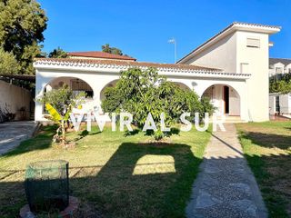 Chalet en venta en La Granja-La Colina-Los Pastores en Algeciras