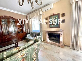 Chalet en venta en La Granja-La Colina-Los Pastores en Algeciras
