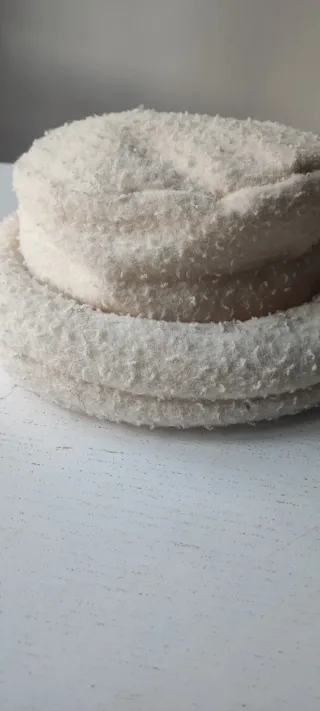 Cappello lana beige/bianco nuovo