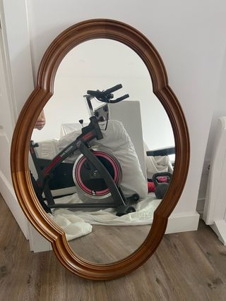 Espejo ovalado de madera
