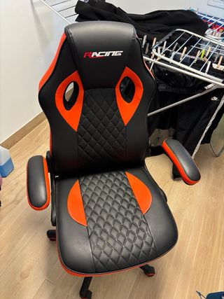 Silla ergonómica gaming negra y roja
