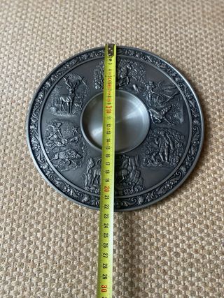 Prato salva de estanho vintage decorado