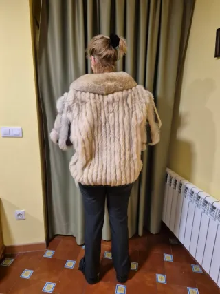 Bonito chaquetón blanco de zorro