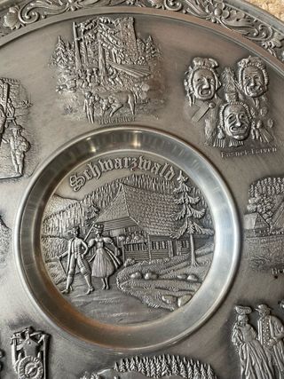 Prato em estanho decorado Vintage