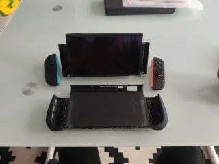 Funda ergonómica Nintendo Switch en su caja.