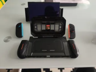 Funda ergonómica Nintendo Switch en su caja.